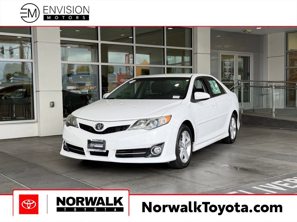 Used 2014 Toyota Camry SE FWD image 1