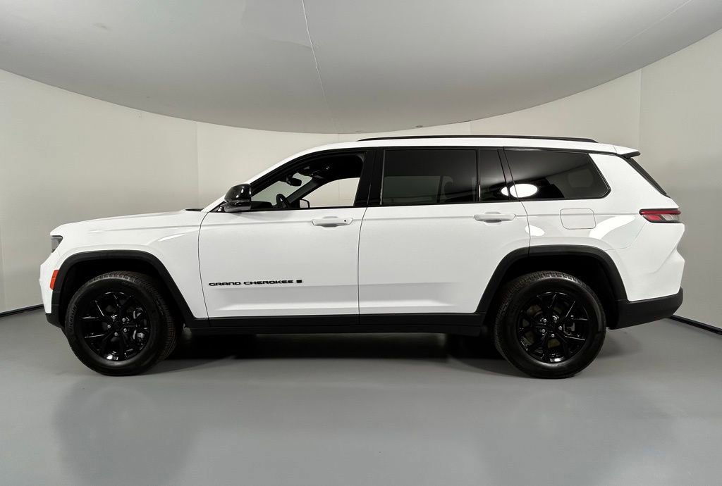 Used 2024 Jeep Grand Cherokee L Laredo image 4