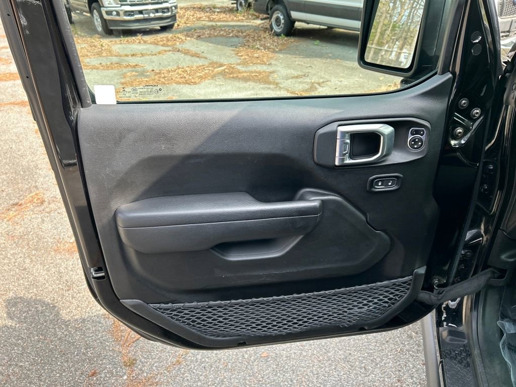 Used 2022 Jeep Gladiator Willys image 13