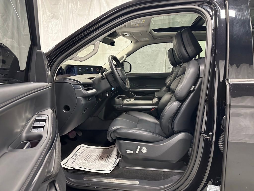 Used 2025 Lincoln Navigator Reserve image 10