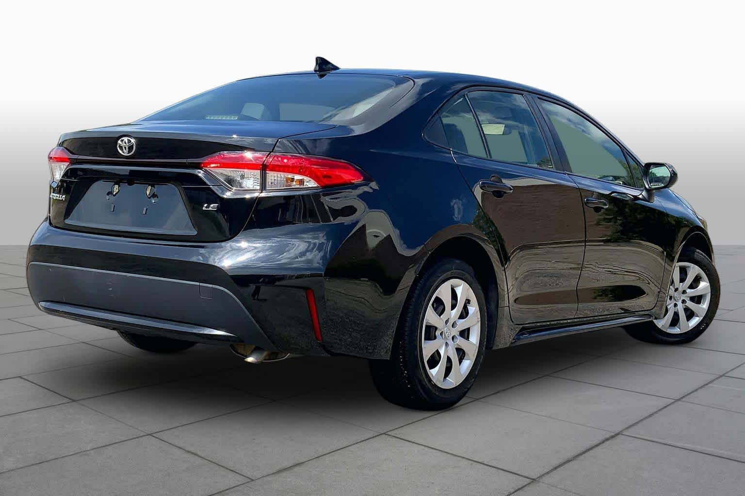 Used 2021 Toyota Corolla LE FWD image 13