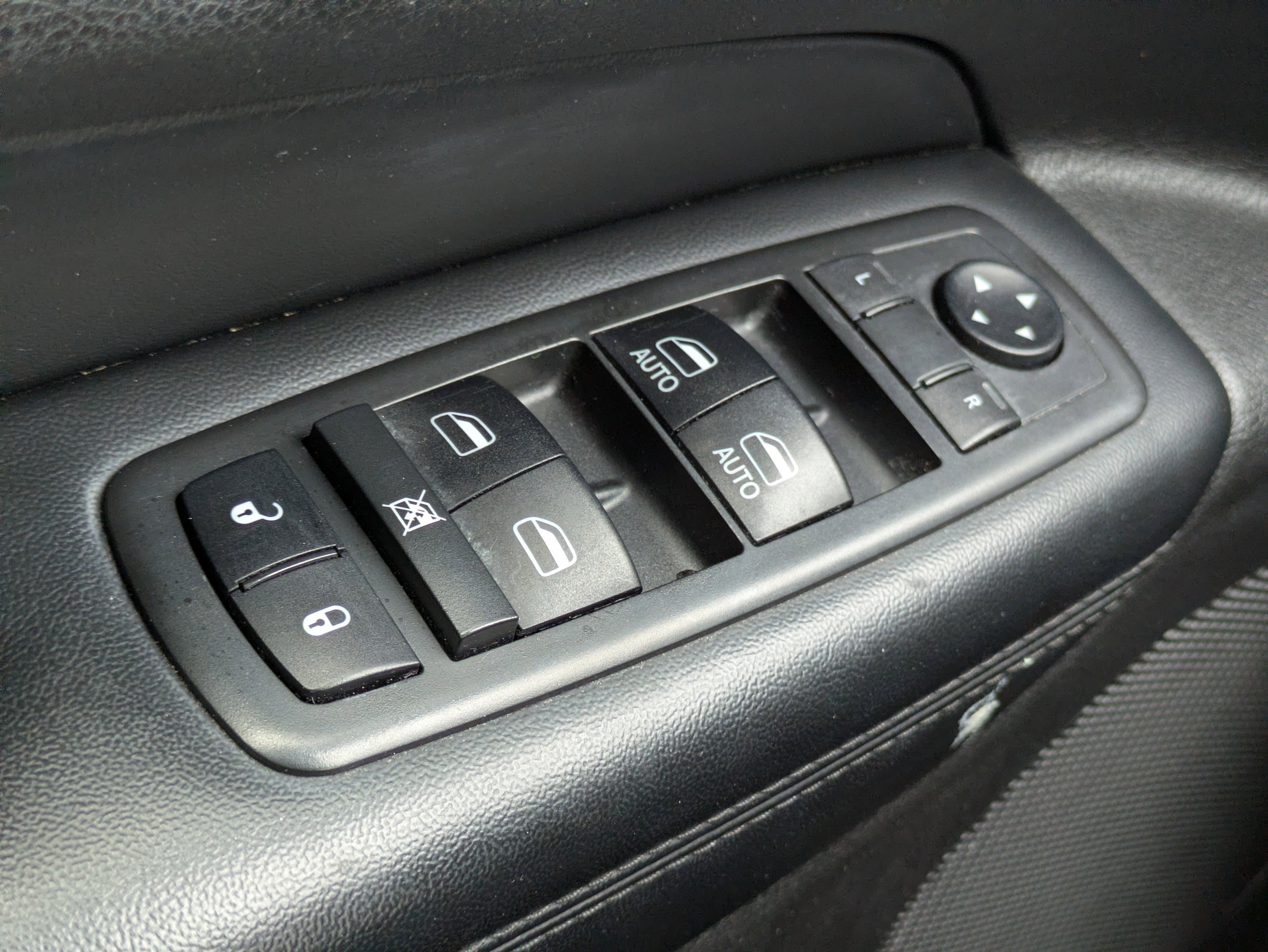 Used 2019 Jeep Grand Cherokee Laredo w/ Laredo X Package RWD image 12