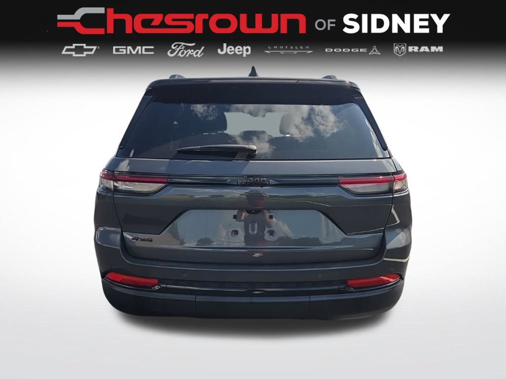 Used 2025 Jeep Grand Cherokee Altitude AWD/4WD image 6