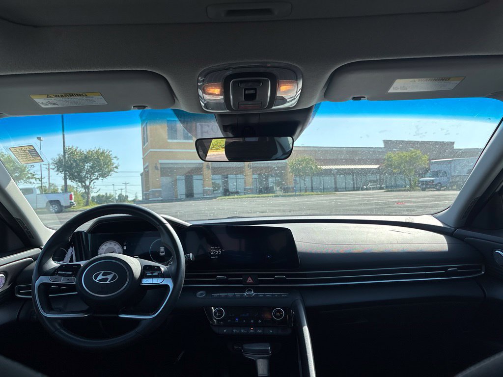 Used 2025 Hyundai Elantra SEL FWD image 12