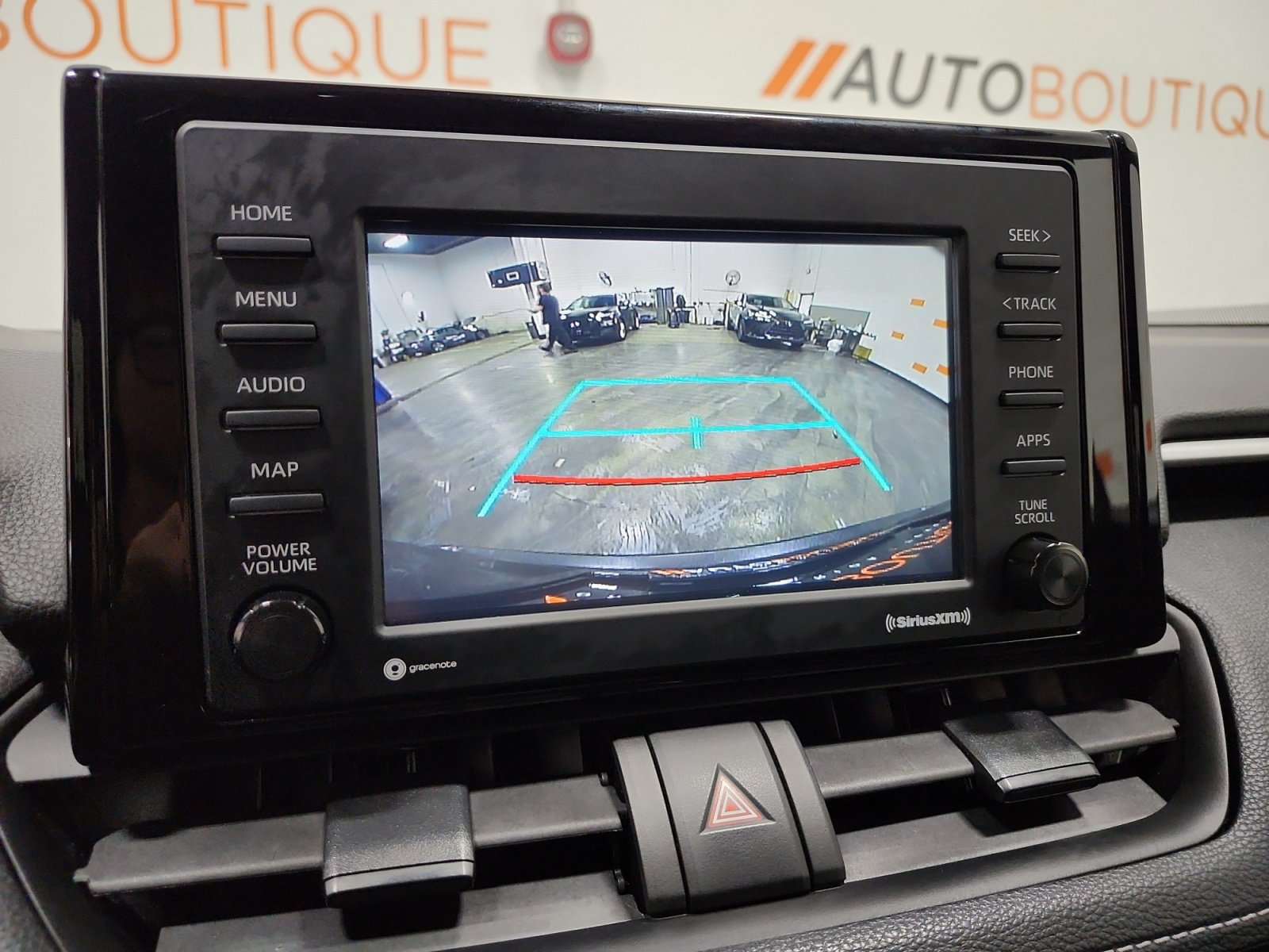 Used 2022 Toyota RAV4 LE AWD/4WD image 16