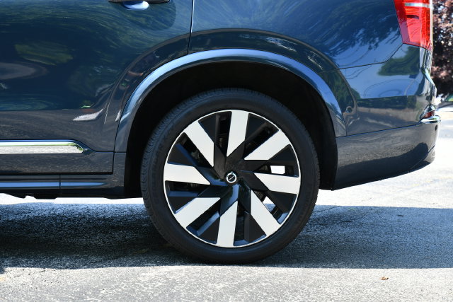 Certified 2024 Volvo XC90 T8 Plus w/ Protection Package Premier AWD/4WD image 11