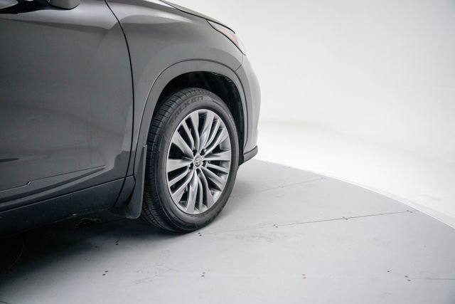 Used 2023 Toyota Highlander Platinum image 16