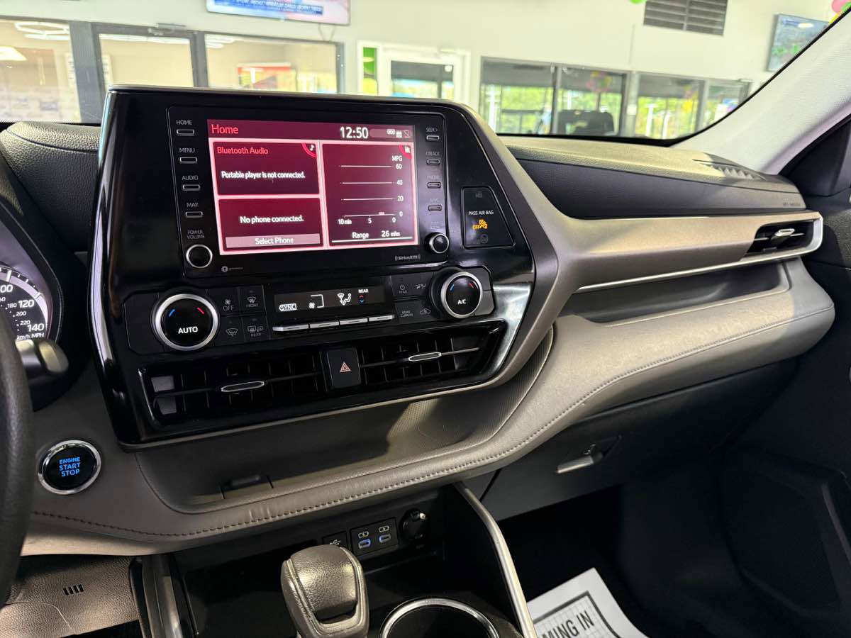 Used 2022 Toyota Highlander L FWD image 48