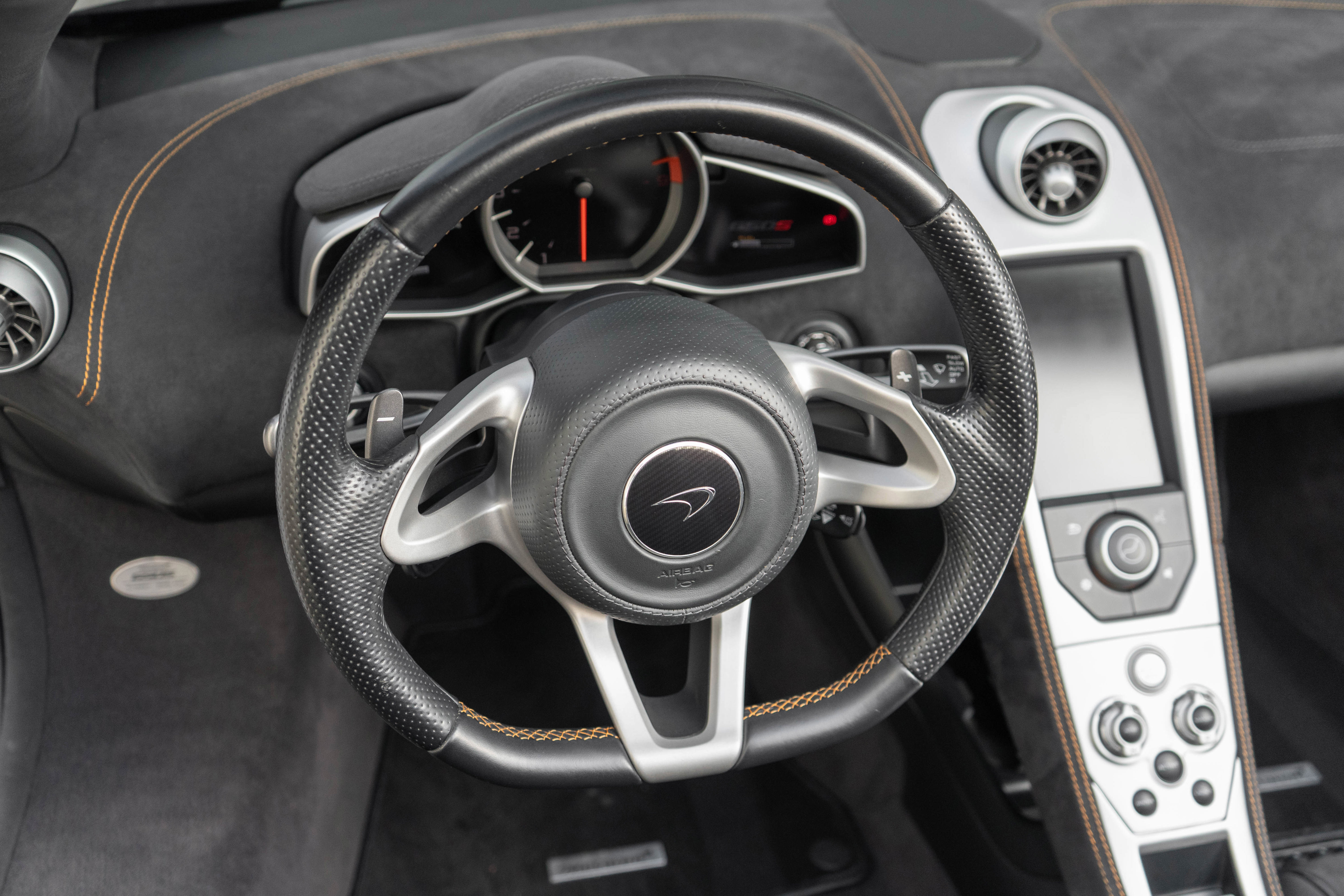 Used 2015 McLaren 650S Spider image 19