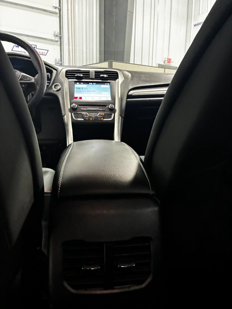 Used 2018 Ford Fusion SE w/ Fusion SE Technology Package FWD image 29