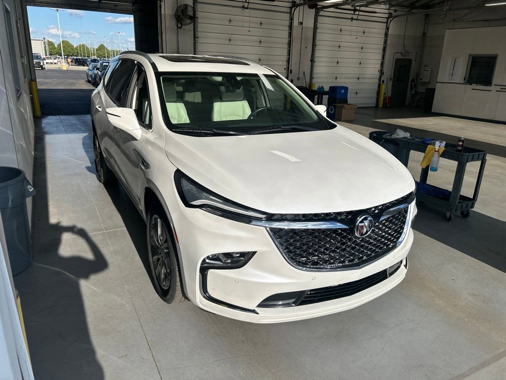 Used 2023 Buick Enclave Avenir w/ Avenir Technology Package AWD/4WD image 8