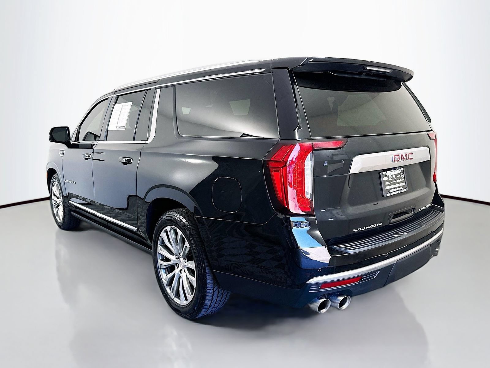 Used 2021 GMC Yukon XL Denali w/ Denali Ultimate Package AWD/4WD image 5