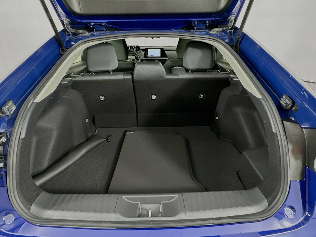 Used 2025 Toyota Prius LE FWD image 29