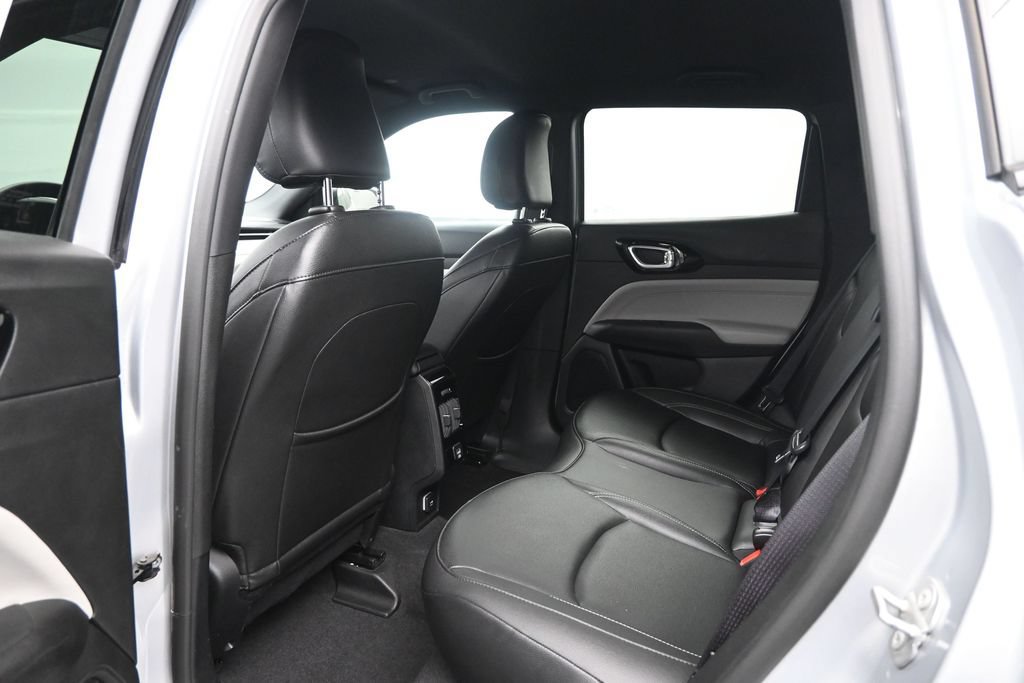 Used 2025 Jeep Compass Limited AWD/4WD image 25