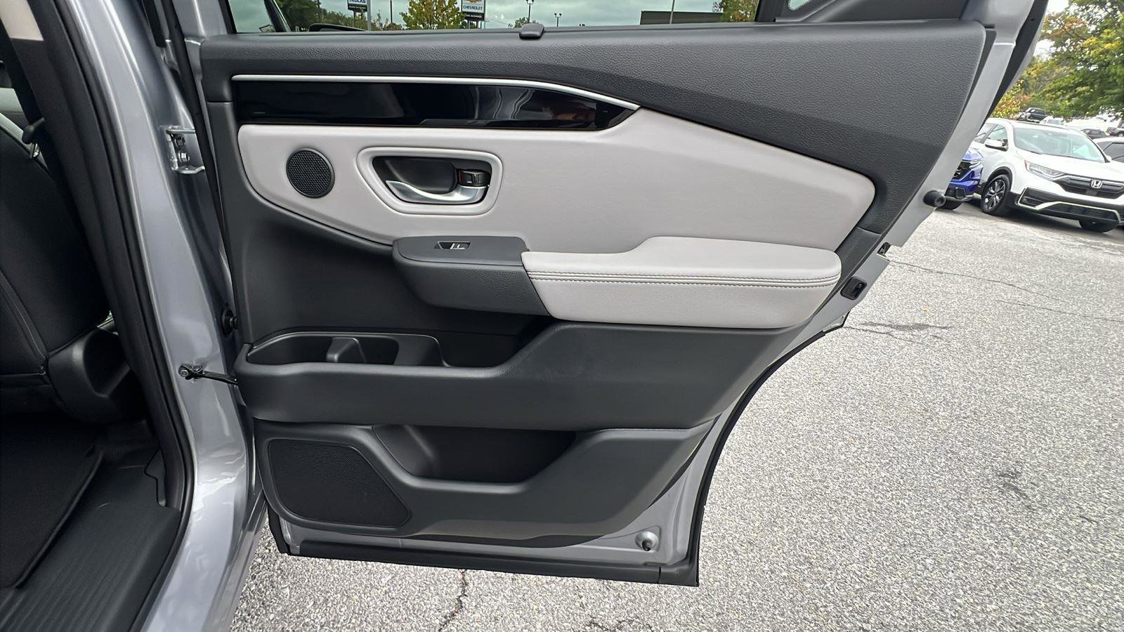 New 2025 Honda Pilot Touring image 14