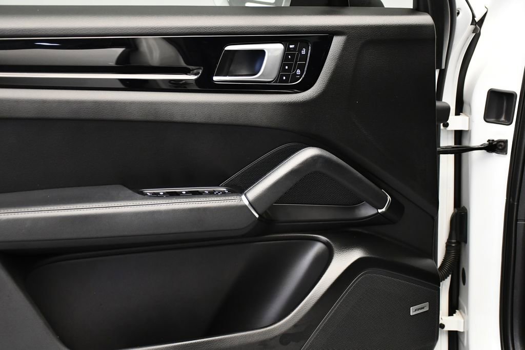 Used 2022 Porsche Cayenne image 35