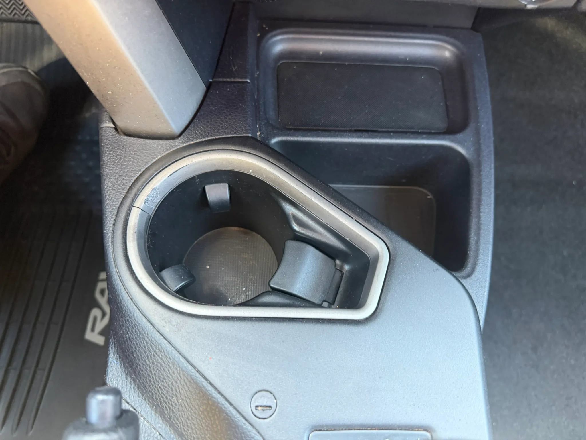 Used 2018 Toyota RAV4 LE w/ All Weather Liner Package AWD/4WD image 21
