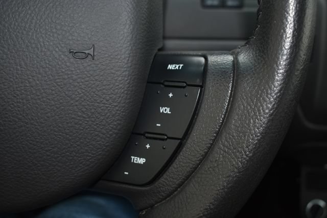 Used 2008 Lincoln Town Car Executive RWD image 24
