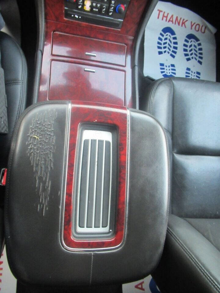 Used 2013 Cadillac Escalade ESV AWD w/ Livery Package image 24