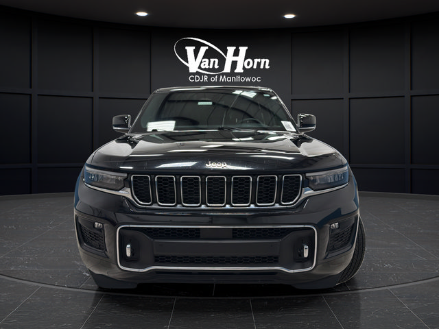 Used 2022 Jeep Grand Cherokee Overland w/ Luxury Tech Group IV AWD/4WD image 2