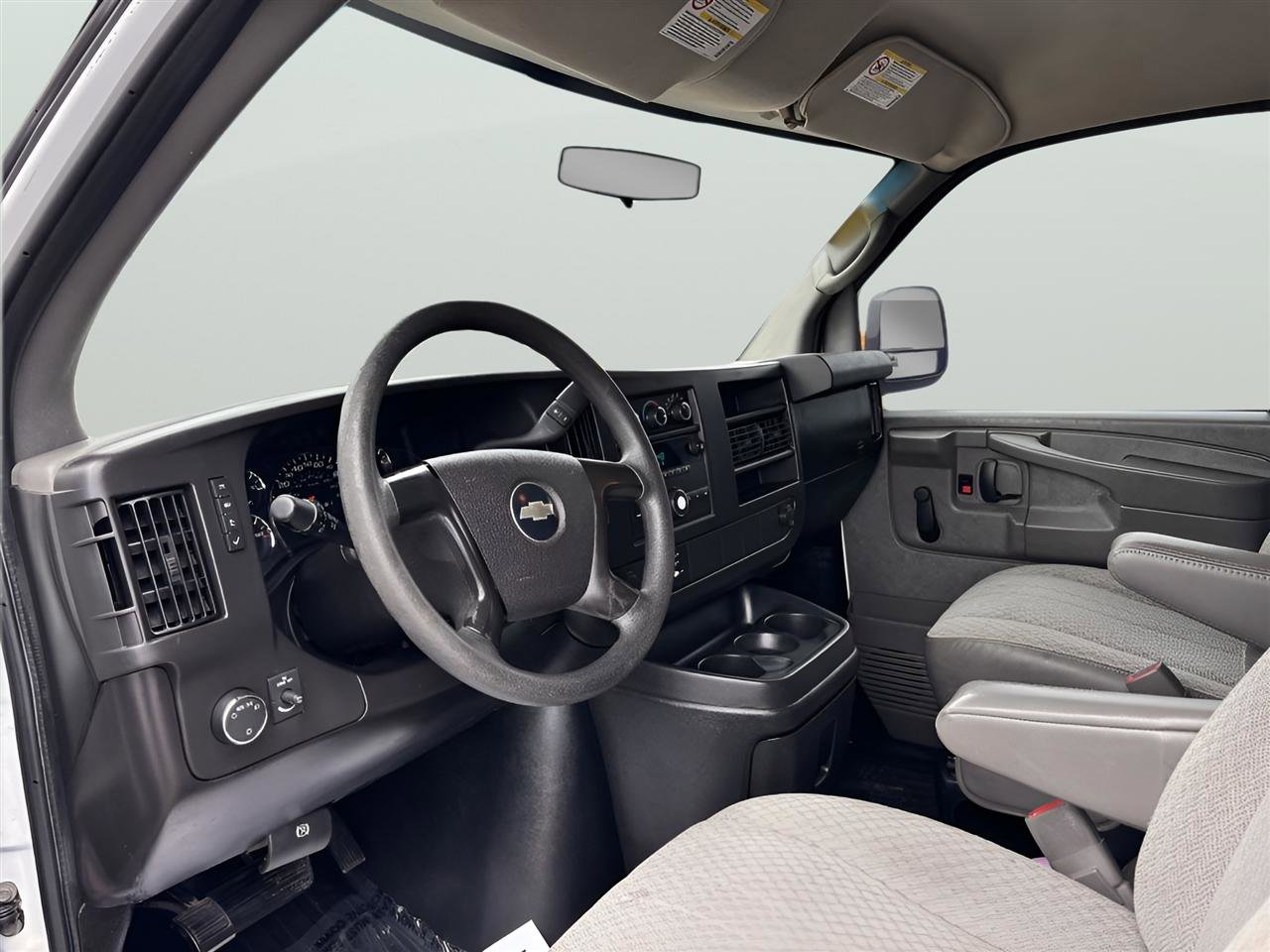 Used 2010 Chevrolet Express 2500 Extended image 10