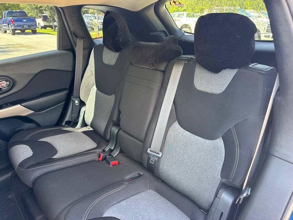 Used 2018 Jeep Cherokee Latitude FWD image 11