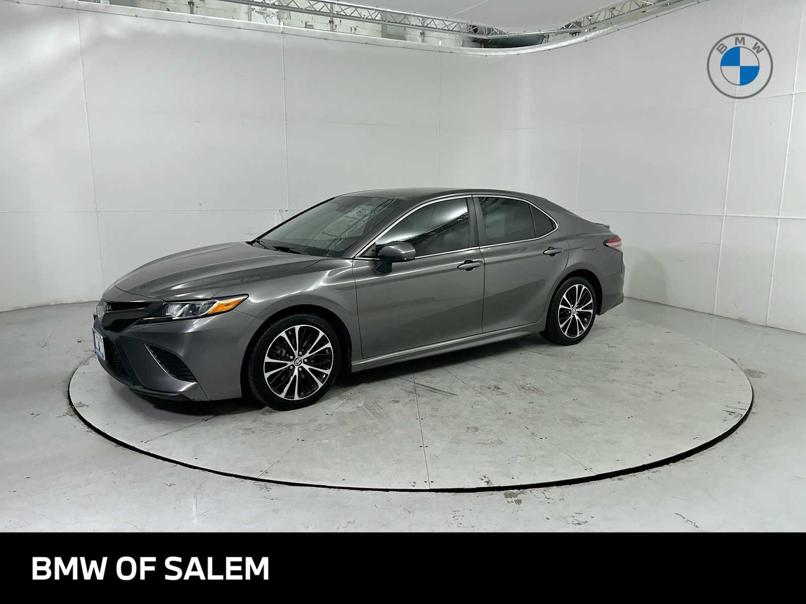 Used 2018 Toyota Camry SE image 1