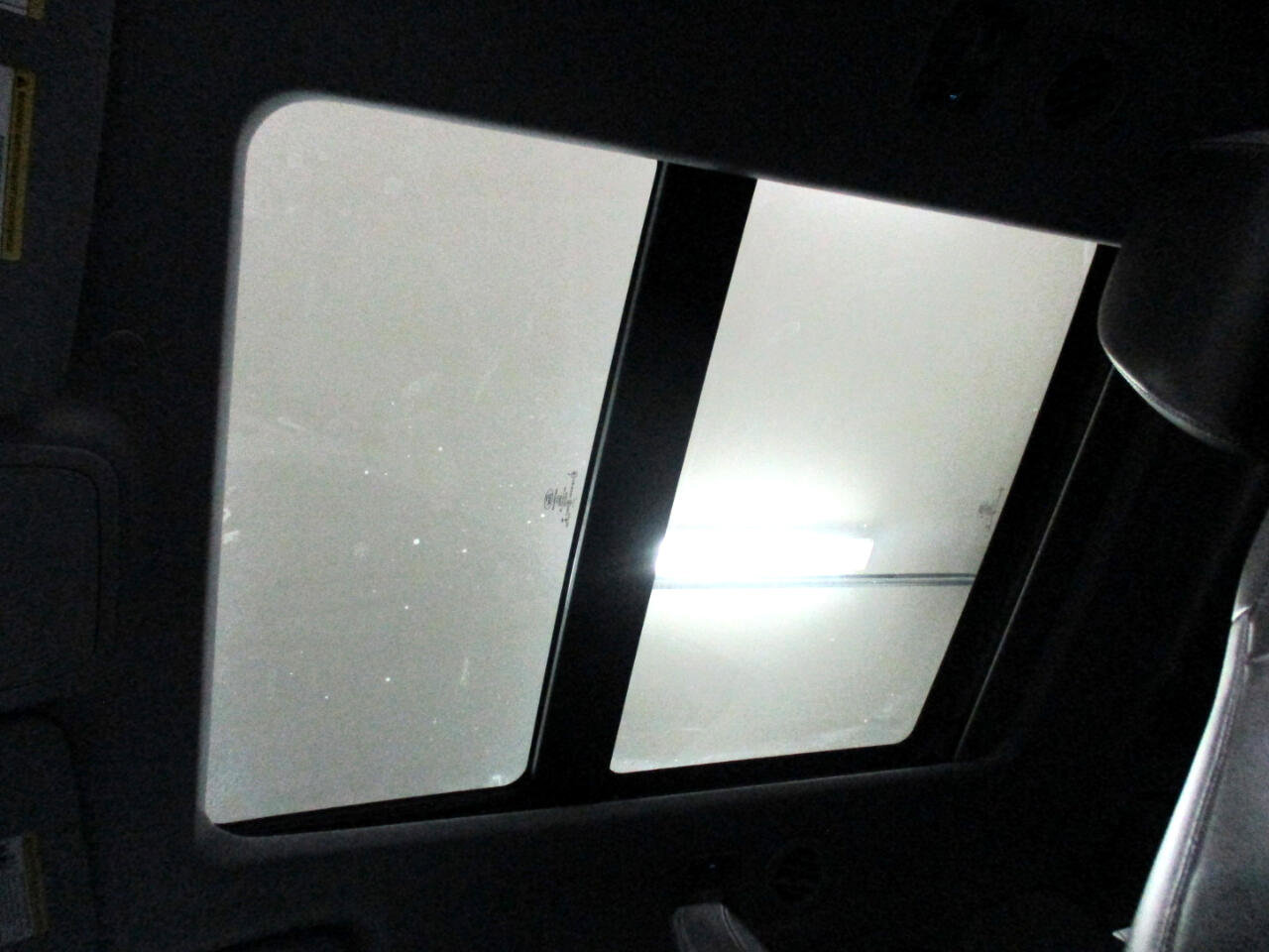 Used 2021 Ford Explorer XLT w/ Equipment Group 202A image 9