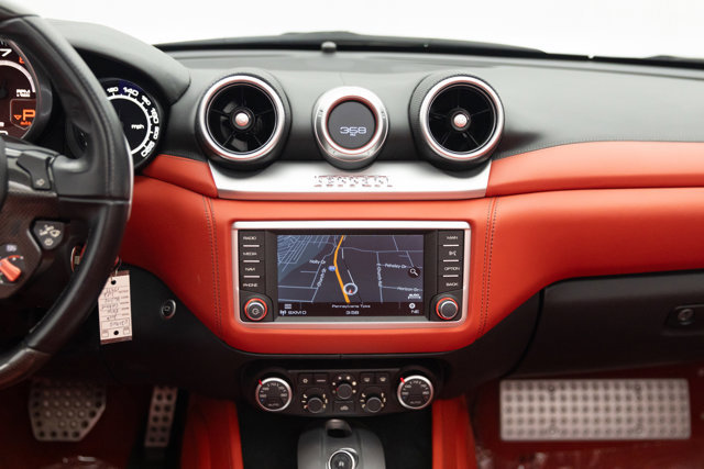 Used 2016 Ferrari California T RWD image 8