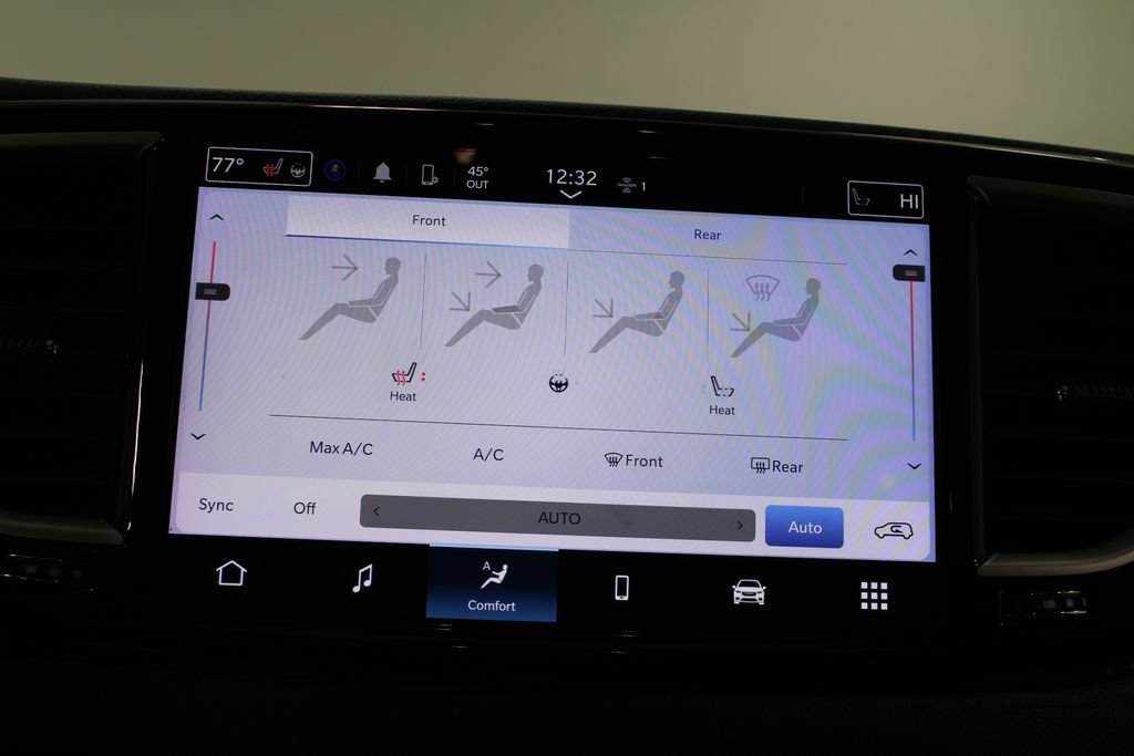 Used 2024 Chrysler Pacifica Touring-L image 26