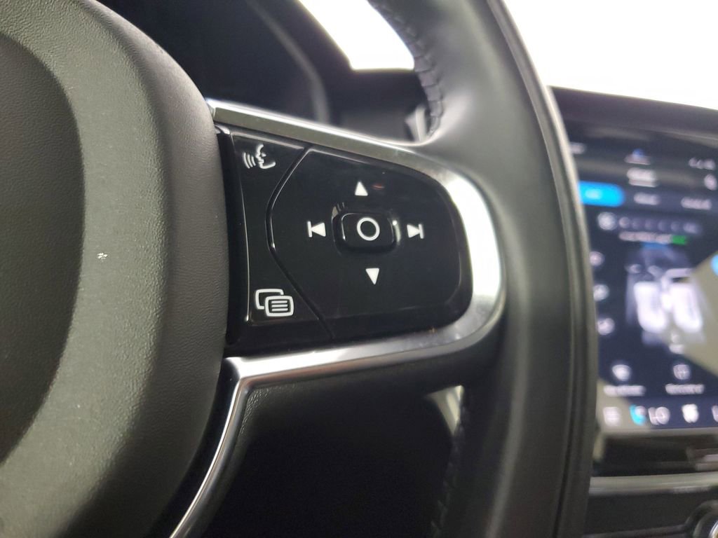 Used 2022 Volvo S90 B6 Inscription w/ Advanced Package image 28