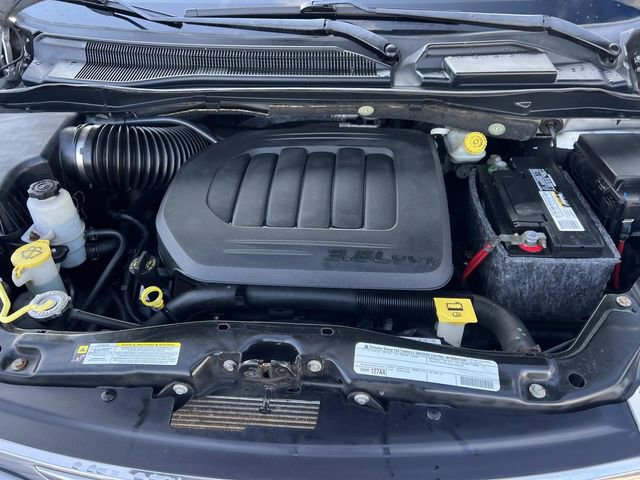 Used 2011 Chrysler Town & Country Touring w/ Driver Convenience Group image 11