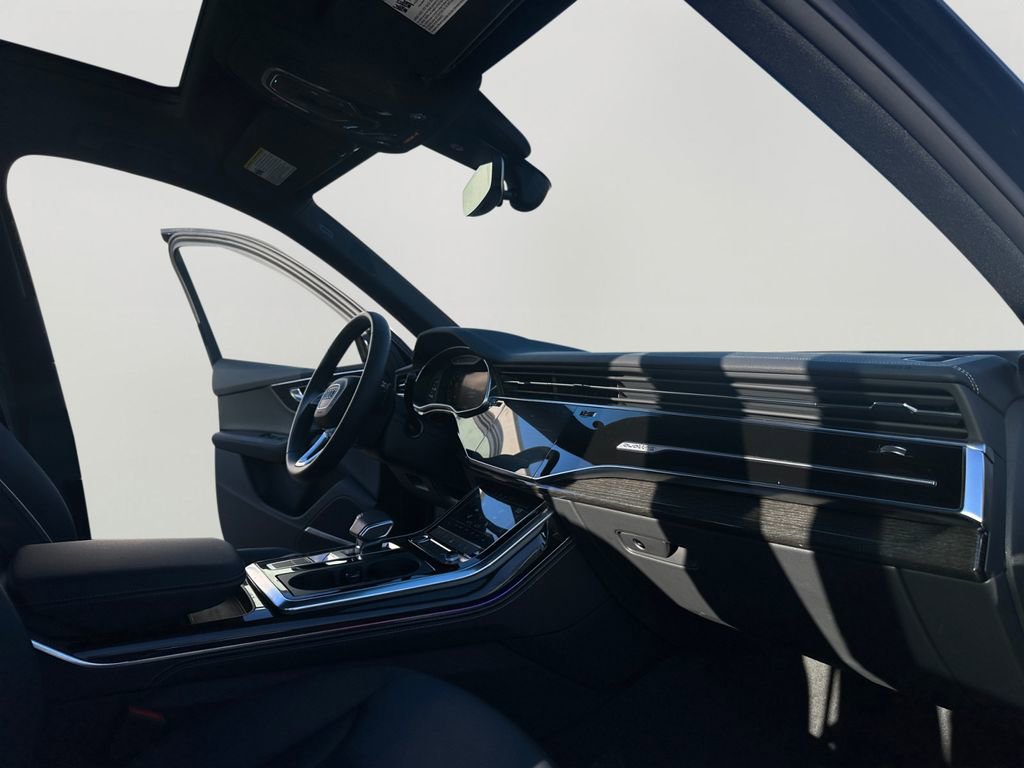 Used 2025 Audi Q7 3.0T Premium Plus image 11