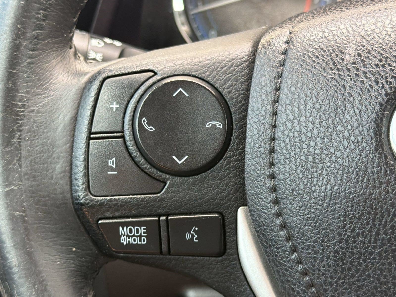 Used 2018 Toyota Corolla SE FWD image 16