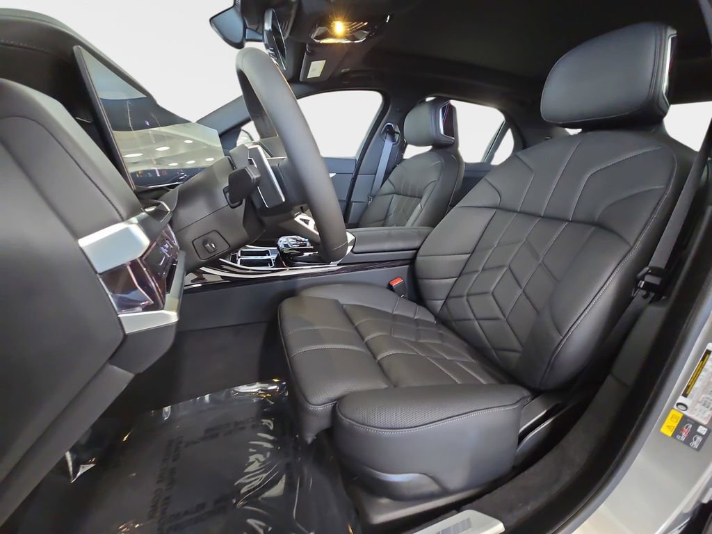 New 2026 BMW 750e xDrive w/ Premium Package image 10