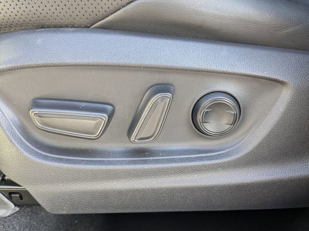 Used 2020 Toyota C-HR Limited image 19