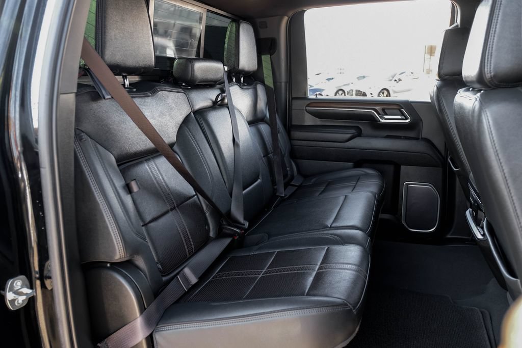 Used 2024 Chevrolet Silverado 3500 High Country w/ High Country Premium Package AWD/4WD image 35