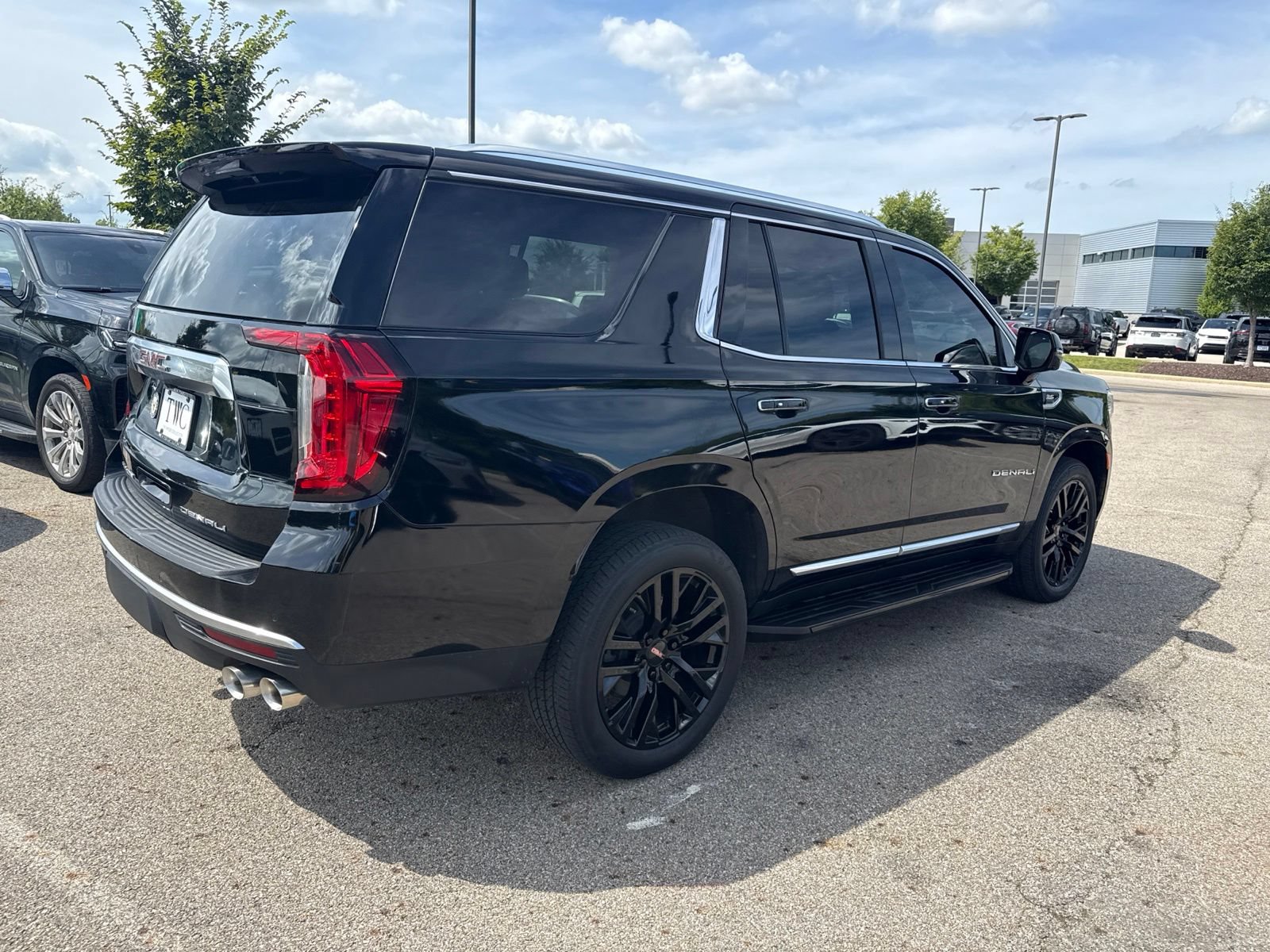 Used 2021 GMC Yukon Denali w/ LPO, Illumination Package AWD/4WD image 5