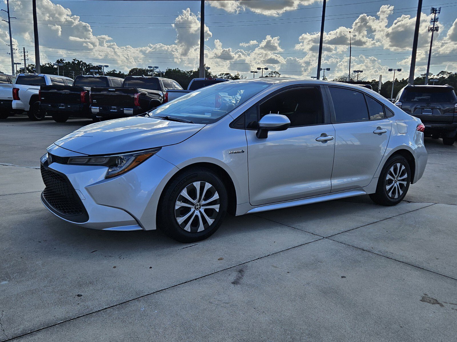 Used 2021 Toyota Corolla LE image 3