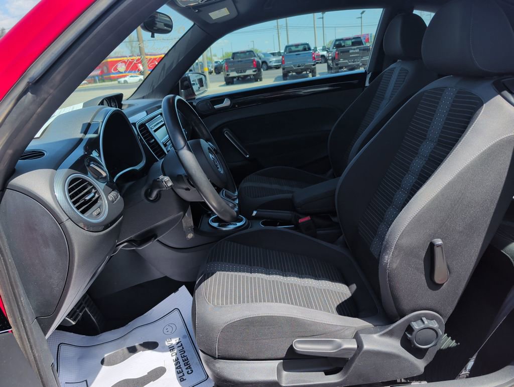 Used 2014 Volkswagen Beetle R-Line FWD image 8