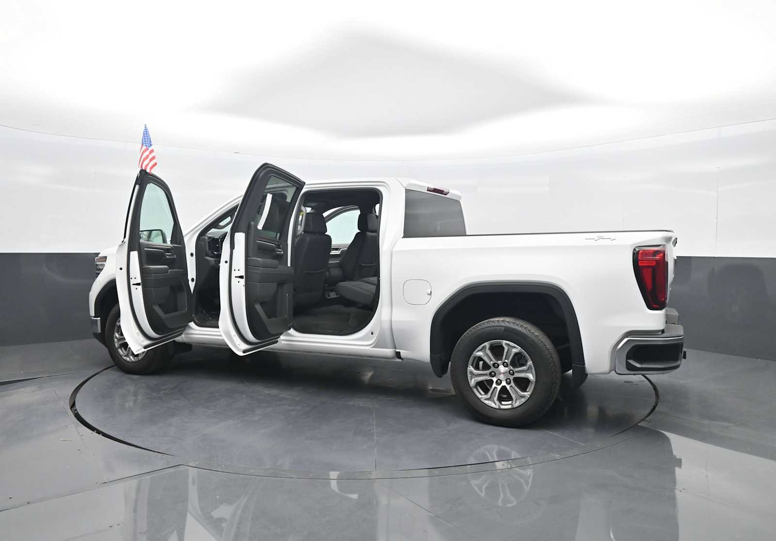 Used 2024 GMC Sierra 1500 SLT AWD/4WD image 43