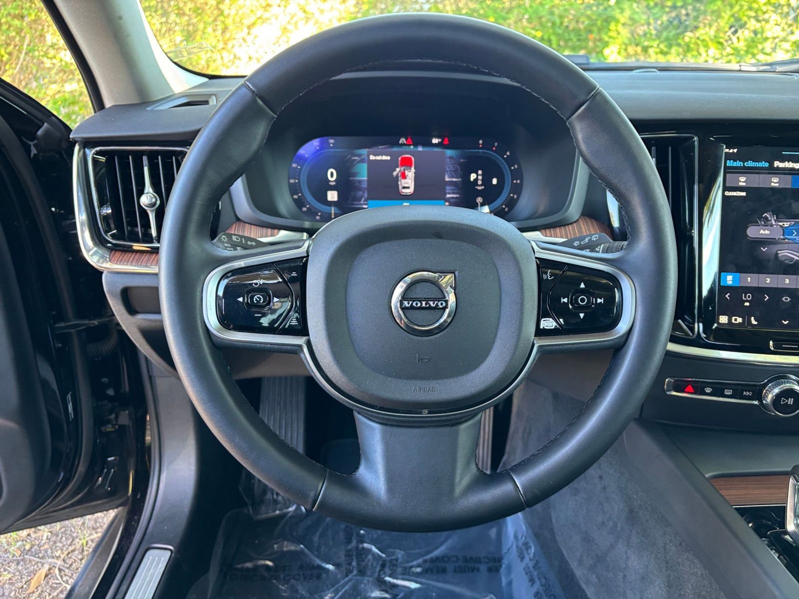 Used 2025 Volvo V60 B5 Cross Country Plus image 31