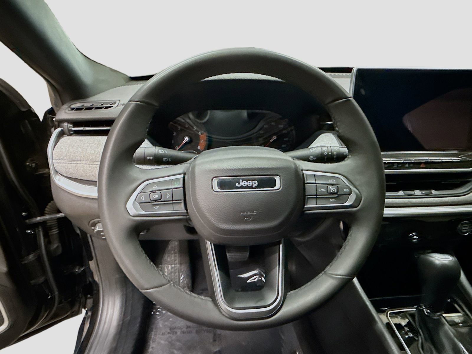 Used 2024 Jeep Compass Latitude image 13