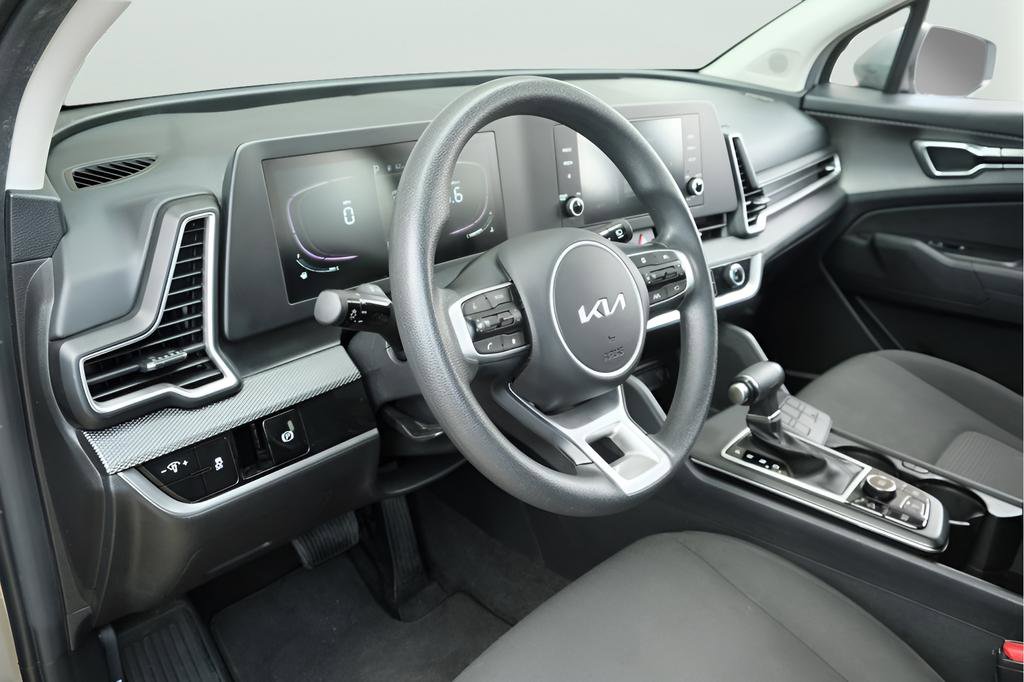 Used 2024 Kia Sportage LX image 7