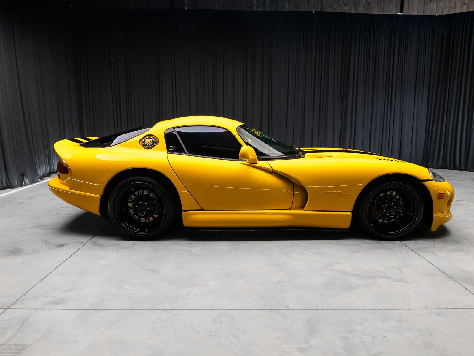 Used 2001 Dodge Viper GTS RWD image 17