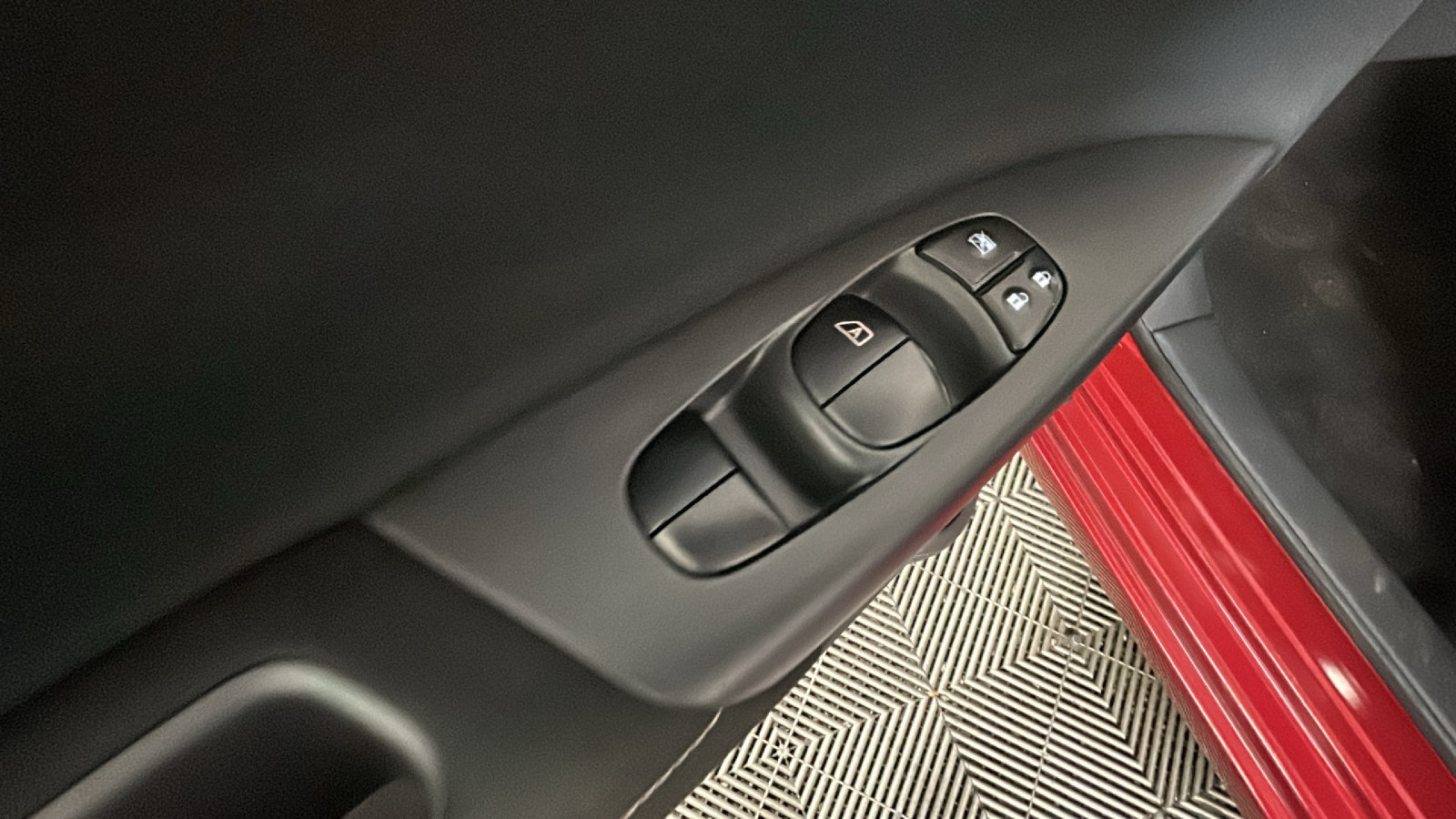 Used 2015 Nissan Sentra SV FWD image 13