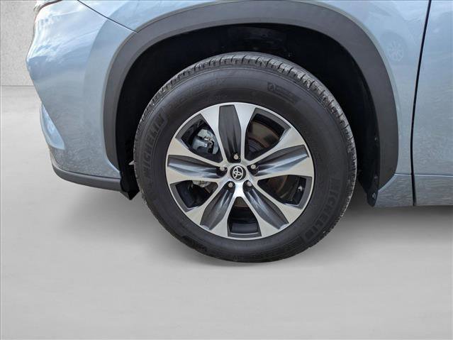 Certified 2024 Toyota Highlander XLE image 26