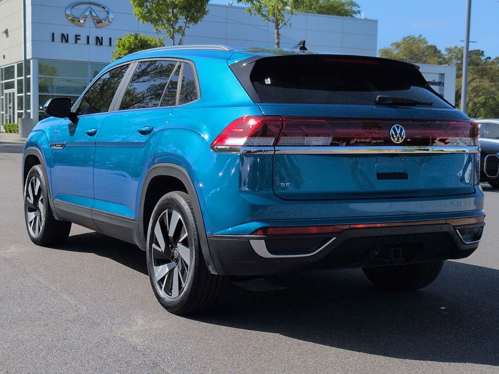 Used 2024 Volkswagen Atlas Cross Sport SE FWD image 5