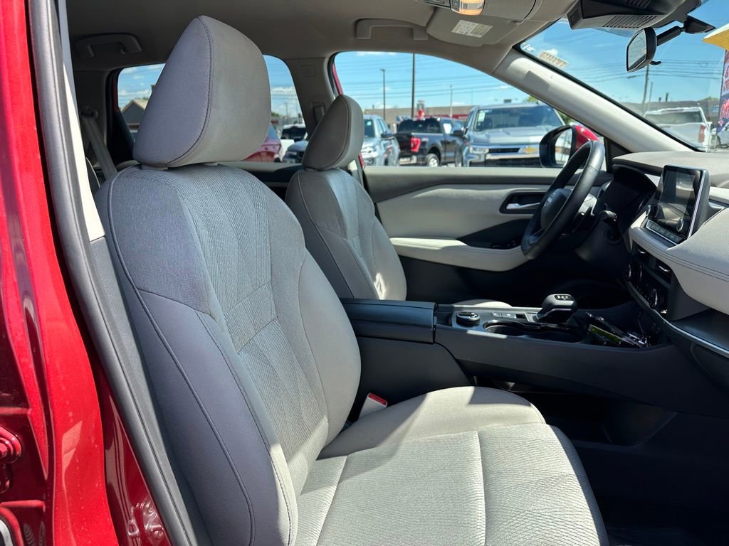 Used 2025 Nissan Rogue SV AWD/4WD image 18