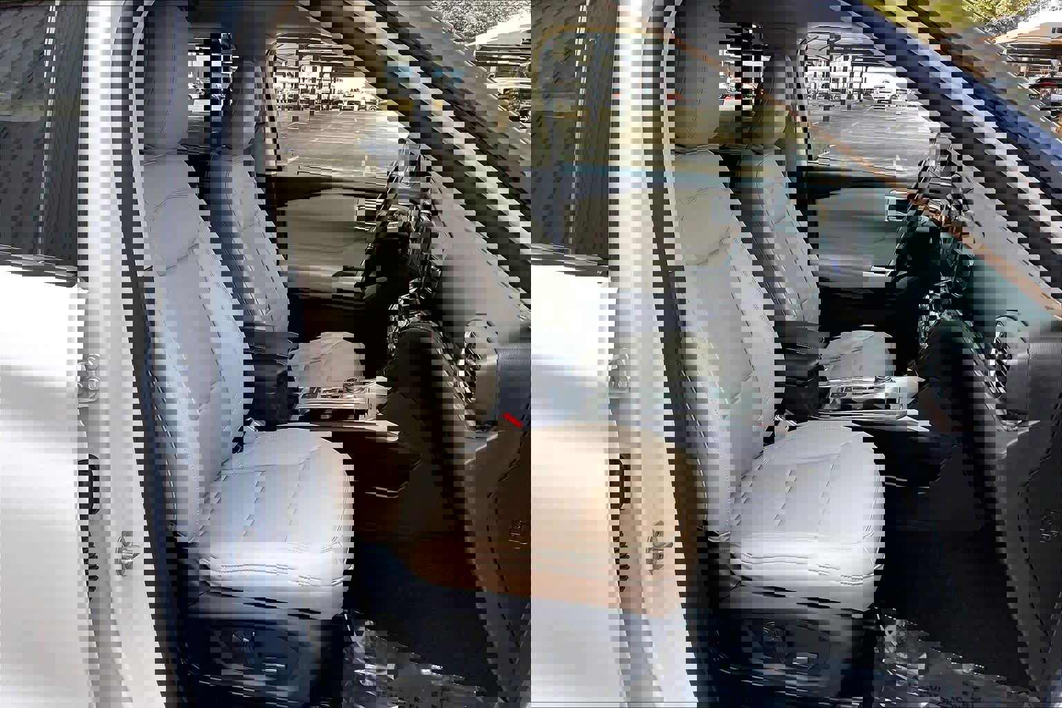 Used 2021 Ford Explorer Limited w/ Equipment Group 301A image 7